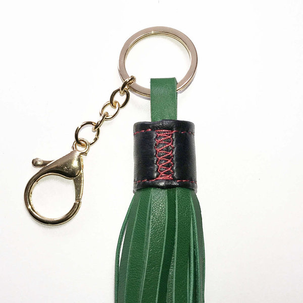 Schlüsselanhänger SERIE LUX. Leder Tassel Grün mit Schwarzer Blende und goldfarbenen Details
